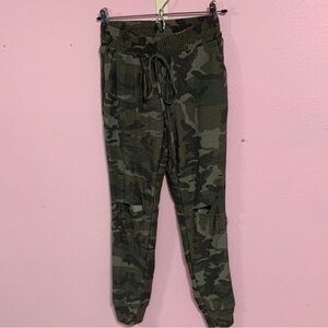 Women’s Camo Green Jogger Pants XS